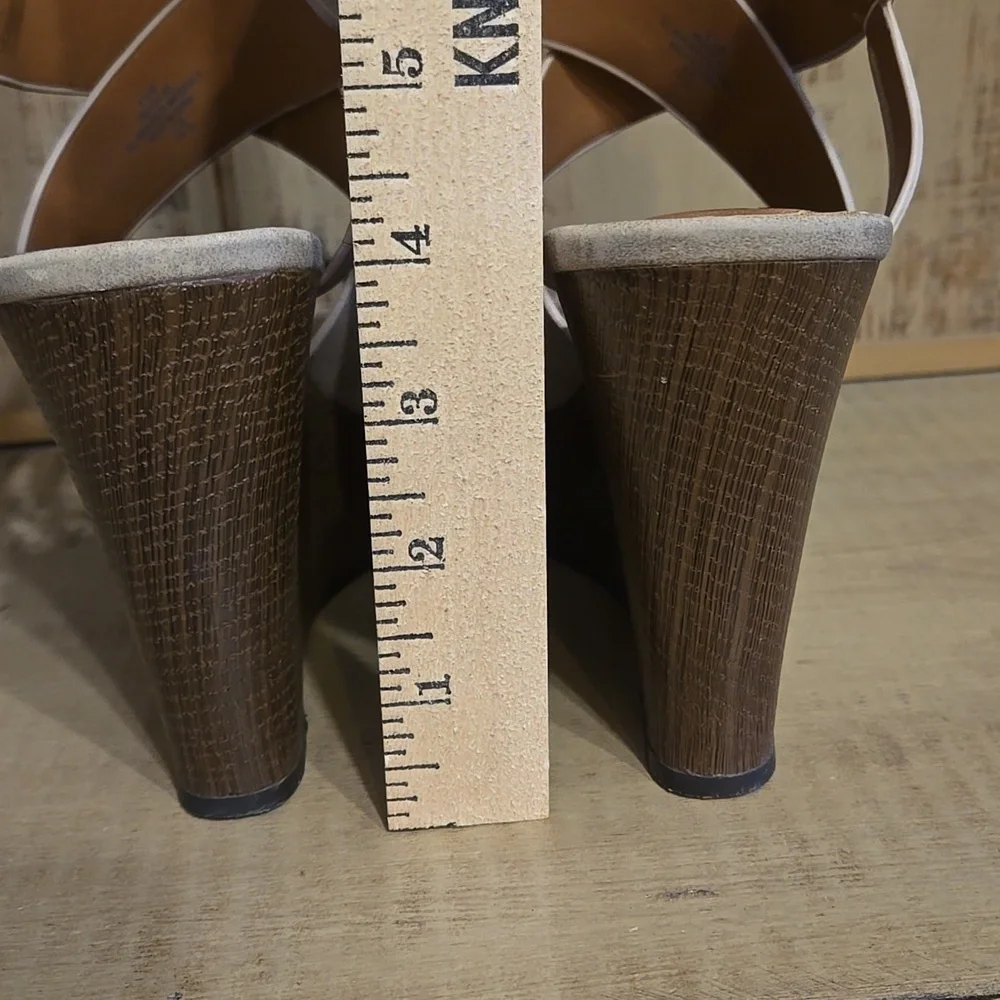 Indigo Rd Tan Wedge Sandals Size 6.5